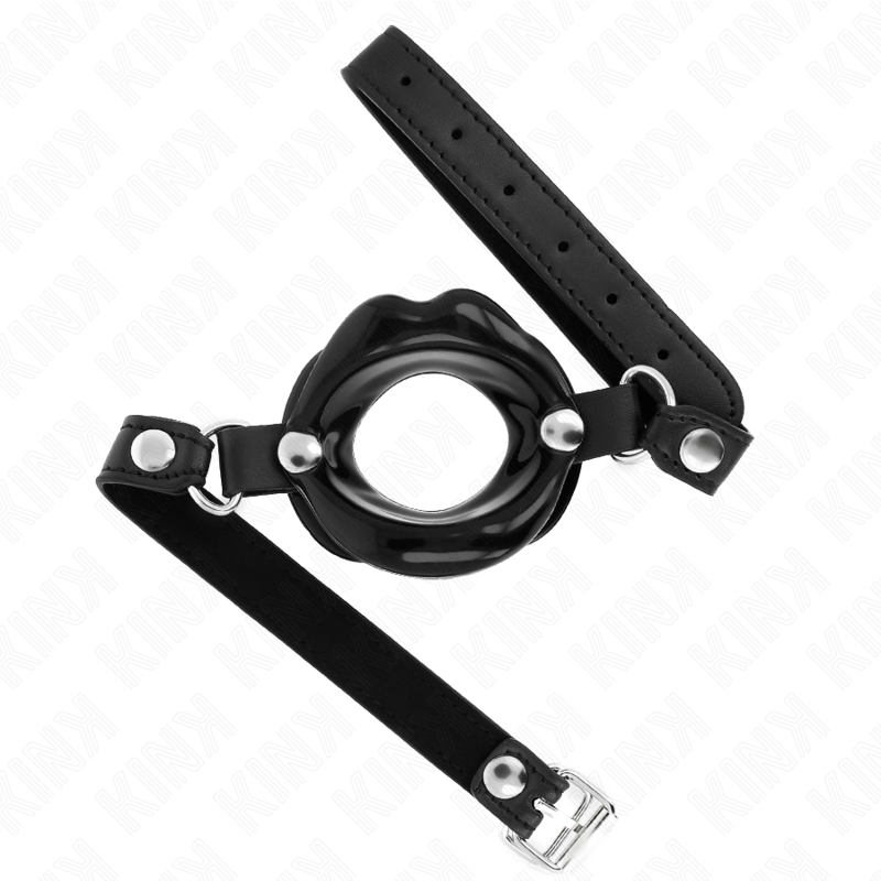 MORDAZA LABIAL 8 CM CON CORREA DE POLIPIEL NEGRO 63 x 2 CM AJUSTABLE 39-58 CM