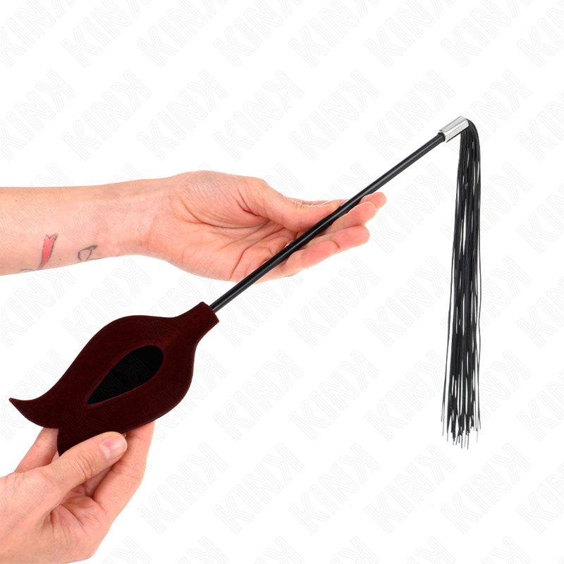 PLUMAS DE POLLO PARA COSQUILLAS CON FORMA CUERNO DE CRIADA NEGRO 36 CM