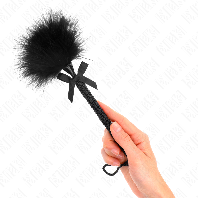 MASAJEADOR DE CUERDA DE NAILON CON PLUMAS PARA COSQUILLAS Y LAZO NEGRO 25 CM