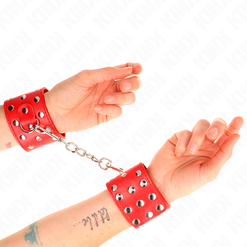 MUÑEQUERAS CON CIERRE A PRESIÓN LLENO DE TACHUELAS AJUSTABLE ROJO 19-24 CM X 5.5 CM