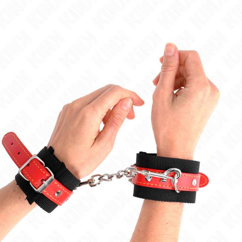 MUÑEQUERAS DE NYLON NEGRO CON CORREA POLIPIEL ROJO AJUSTABLE 19-24 CM X 5.5 CM