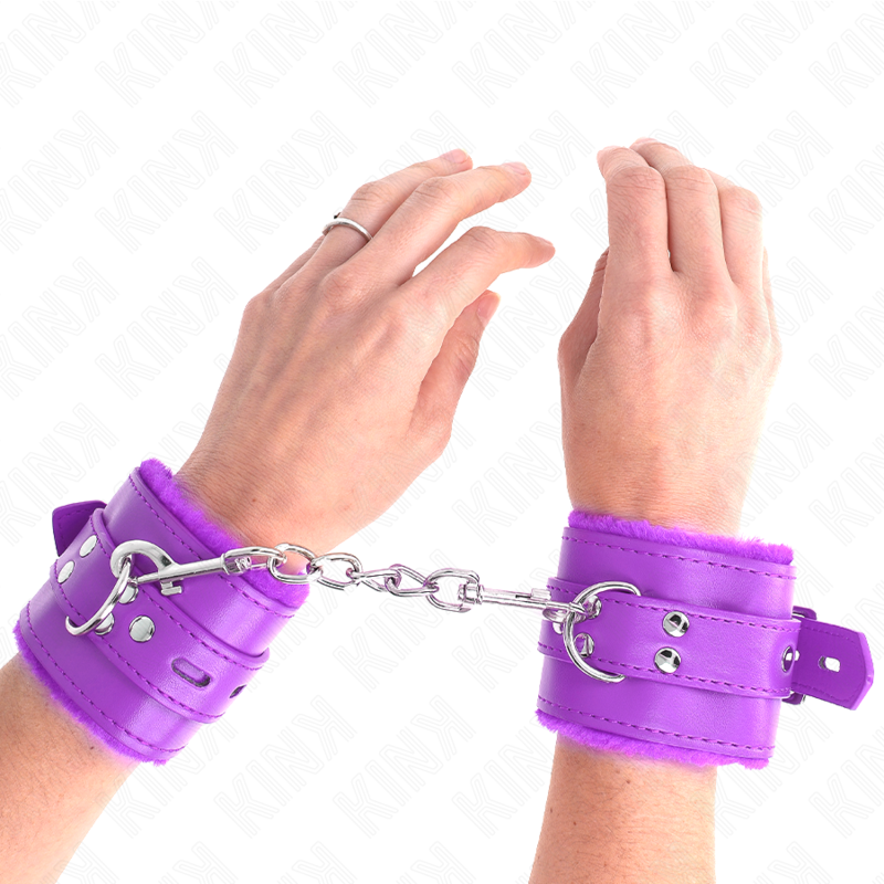 MUÑEQUERAS FORRADAS CON AGUJEROS CUADRADOS VIOLETA Y CORREA VIOLETA AJUSTABLE 17-29 CM X 6 CM