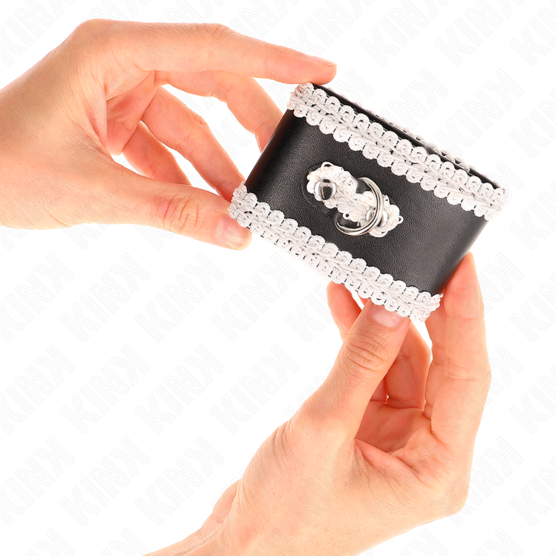 MUÑEQUERAS NEGRO CON ENCAJE DECORATIVO BLANCO AJUSTABLE 20-23 CM X 5.5 CM